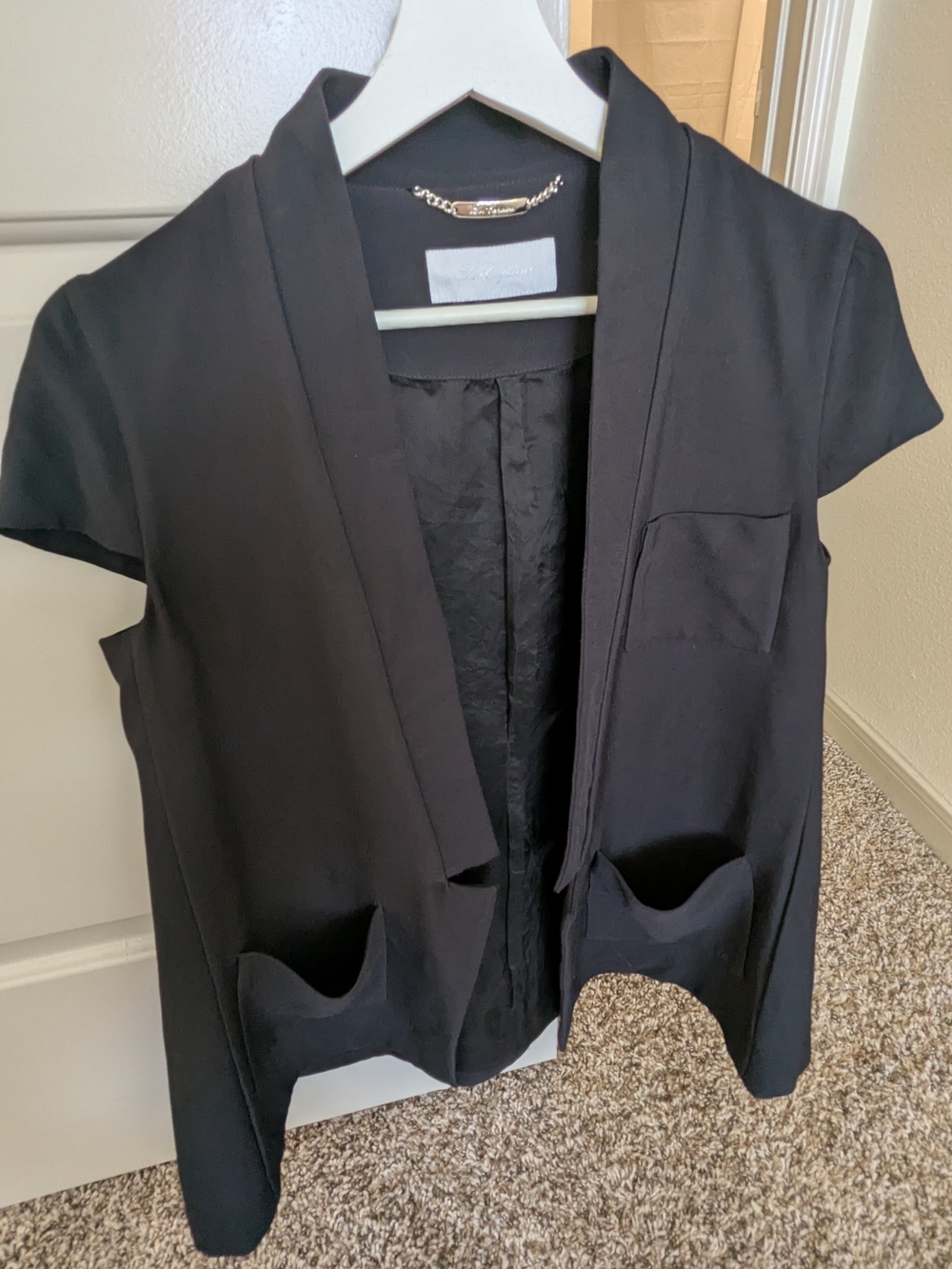 Les Copains black short-sleeve open blazer Italian-made,viscose shell with silk